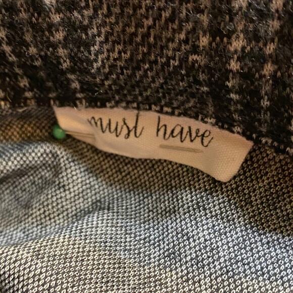 Must Have Plaid Blazer Women’s M/L Chest 39” Length 27” Sleeve 18” - Picture 6 of 7